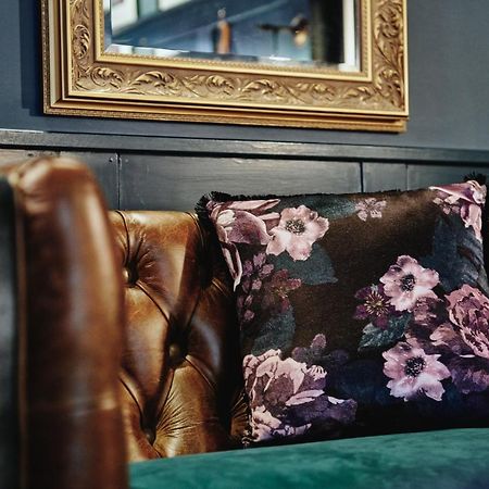 Kings Arms - Egham-Windsor 호텔 외부 사진